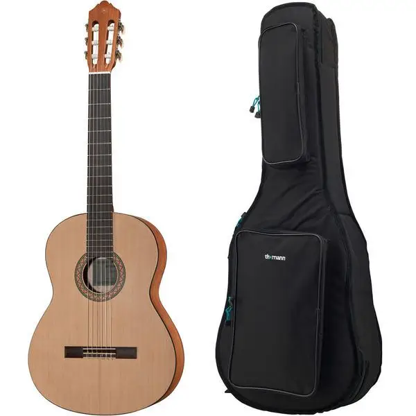 Yamaha C40M Bundle Highlight