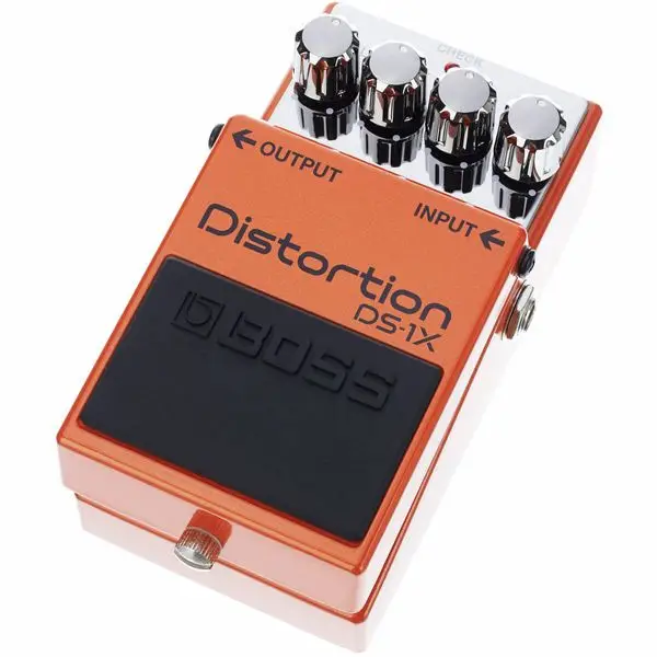 Boss DS-1X Distortion Begrenztes Angebot